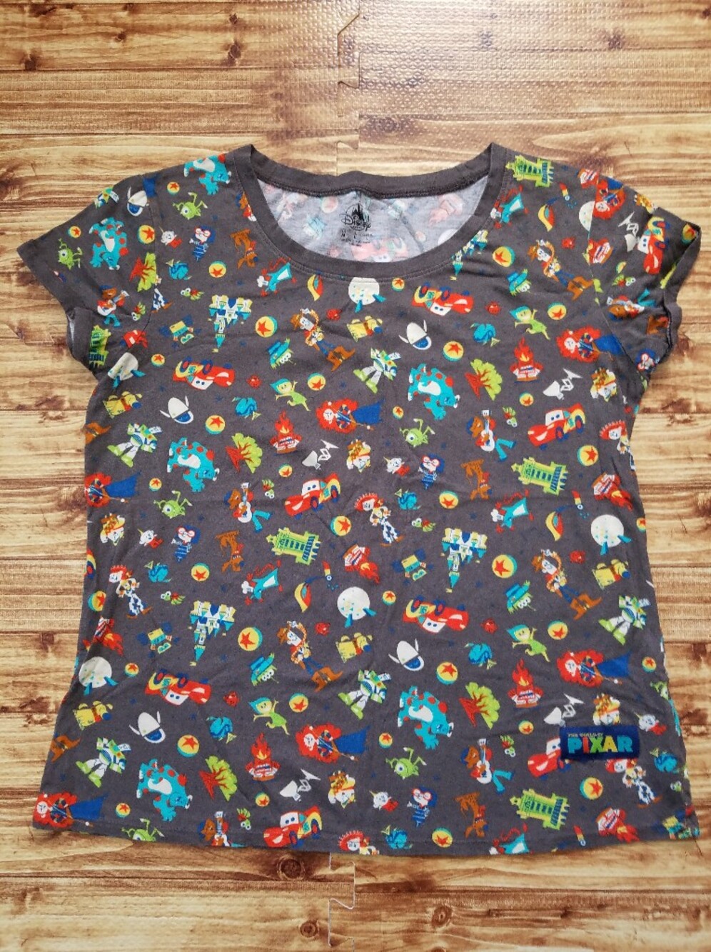Disney World Of Pixar Graphic Shirt Women's Short Sleeve Gray M Medium Parks